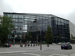 Außenansicht des Bürogebäudes der Eresult GmbH in Hamburg.