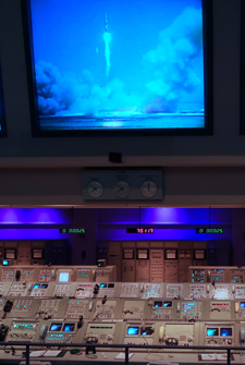 Ein leerer Kontrollzentrums-Raum für Raketenstarts